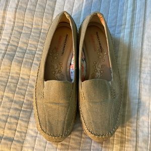 Skechers slip on canvas shoes